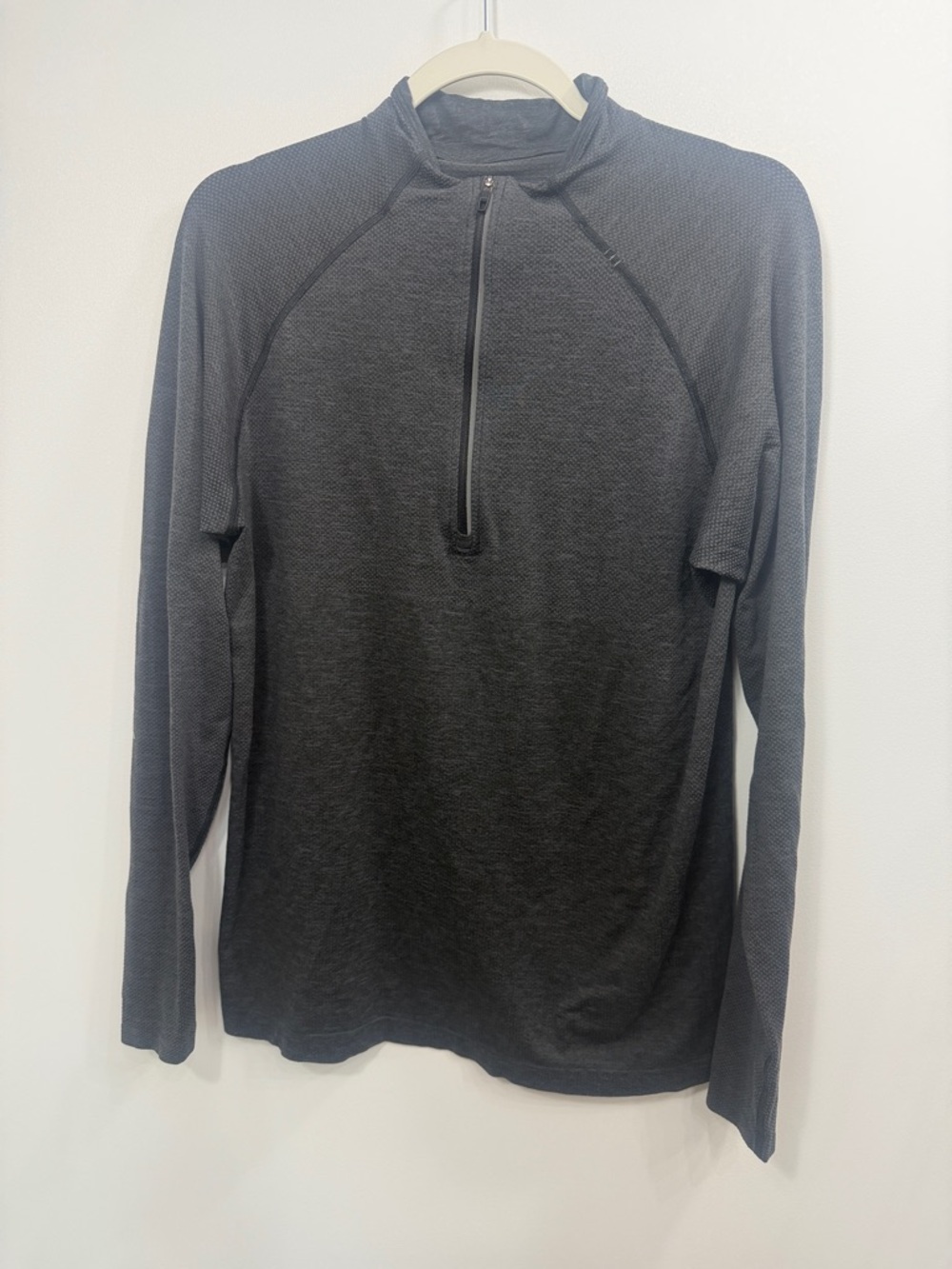 Lululemon Men’s Metal Vent Tech half zip pullover gray size medium
